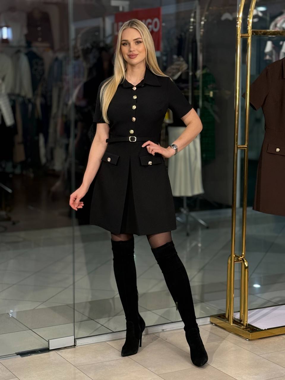 Vestido con bolsillos decorativos y cinturón