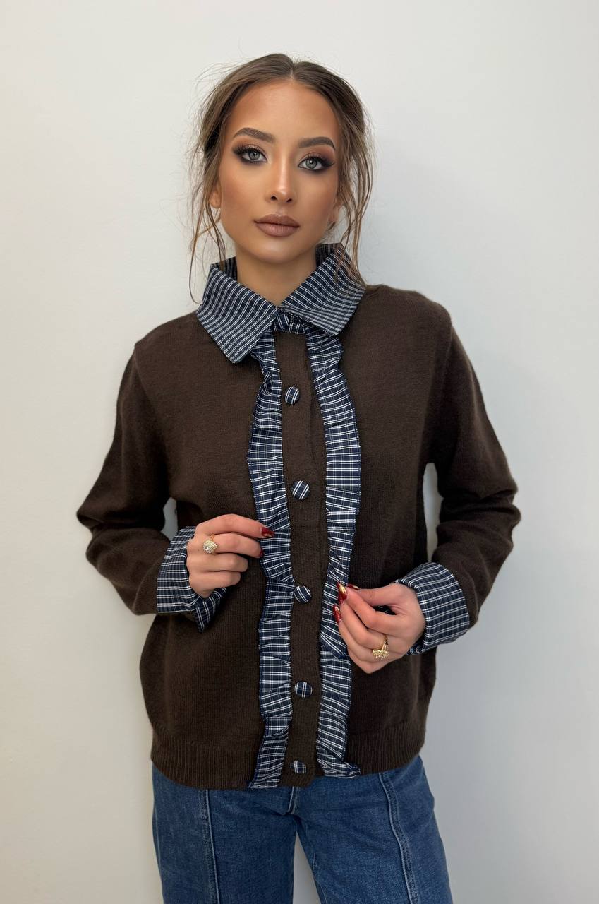 Cárdigan con camisa de cuadros incorporada