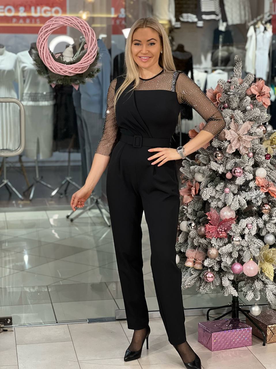 Mono "On the Smell" con piedras brillantes