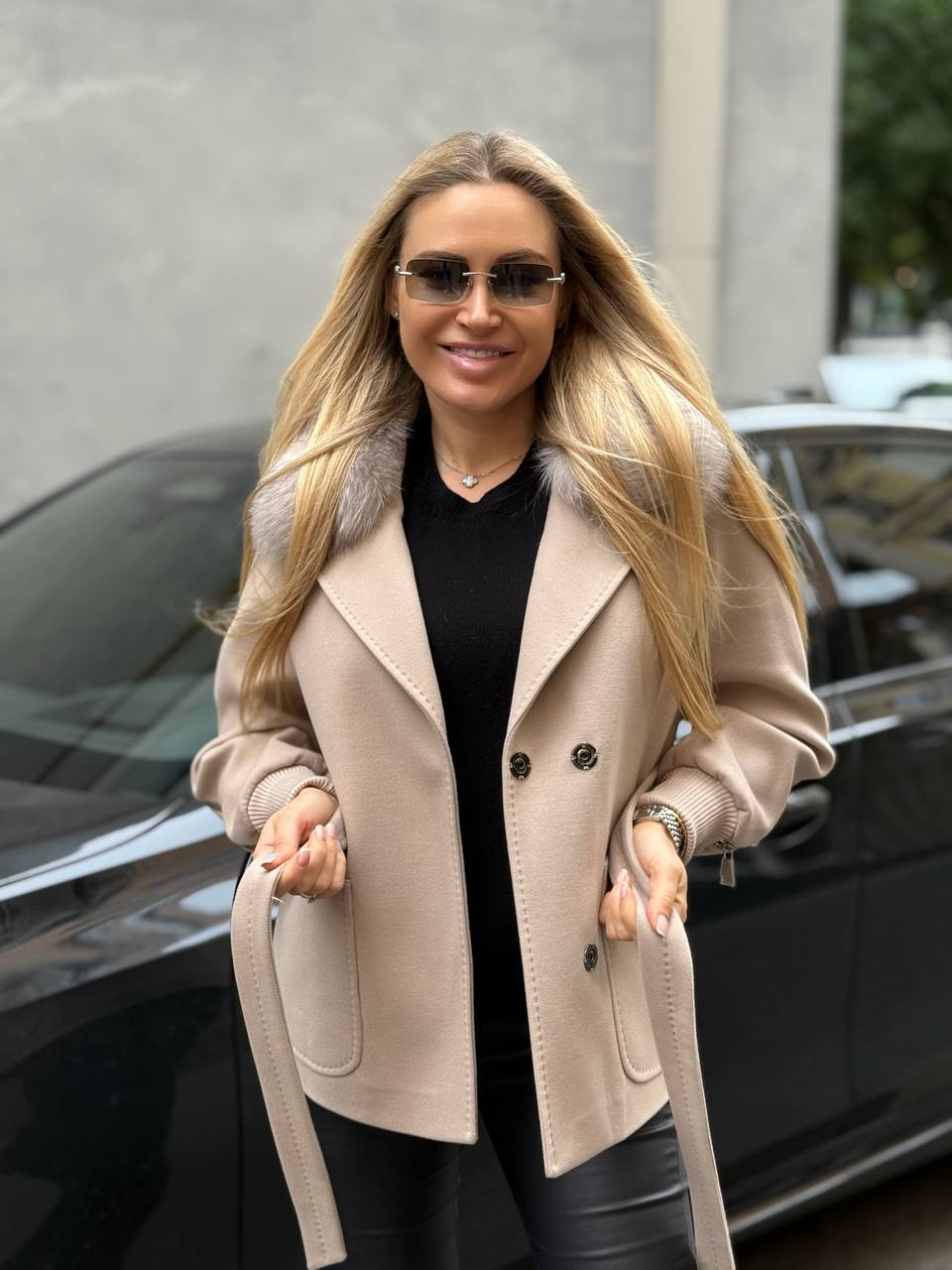 Abrigo con ribete de piel