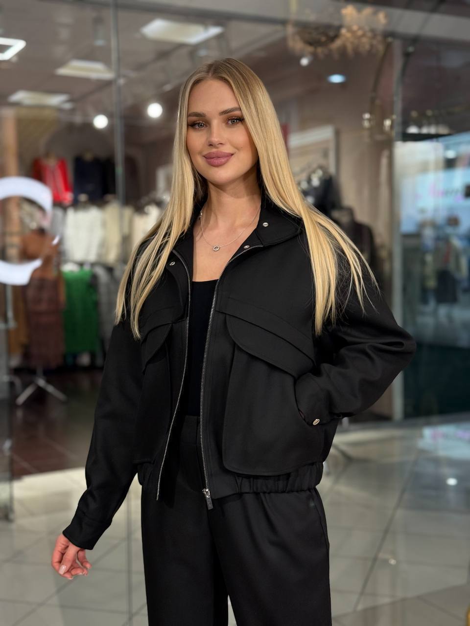 Traje con bolsillos grandes