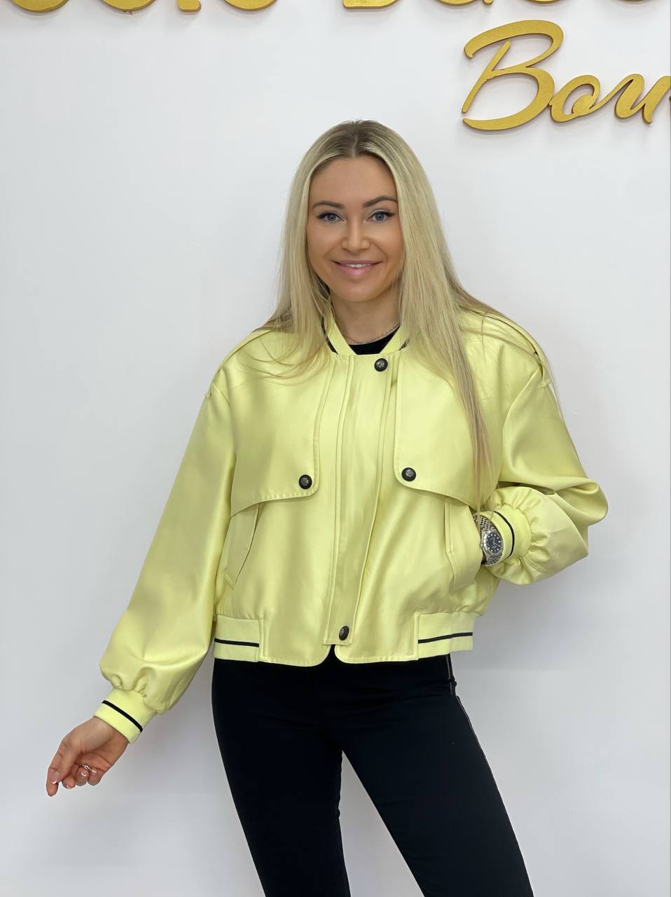 Chaqueta bomber con bordado en la espalda