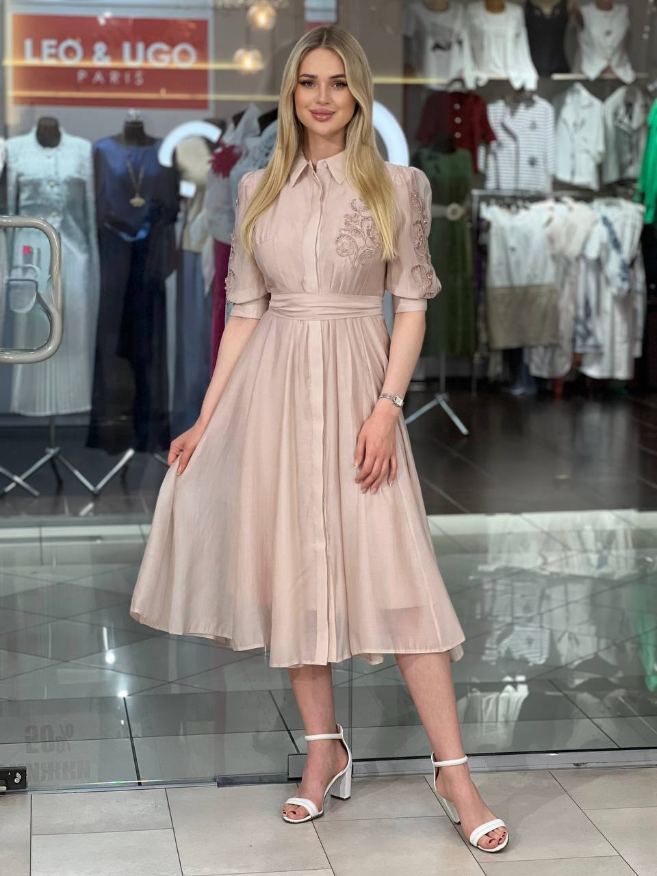 Vestido Floral Bordado.