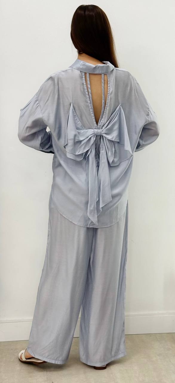 Conjunto espalda con lazo.
