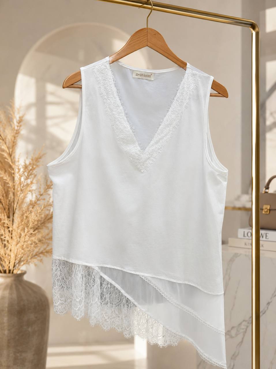 Top oversize con encaje.