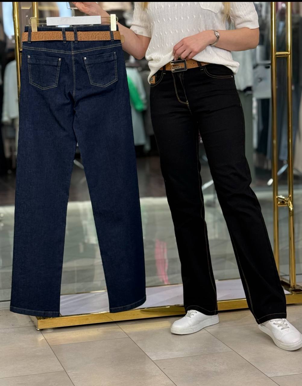 Jeans «Aborati» con cinturón.