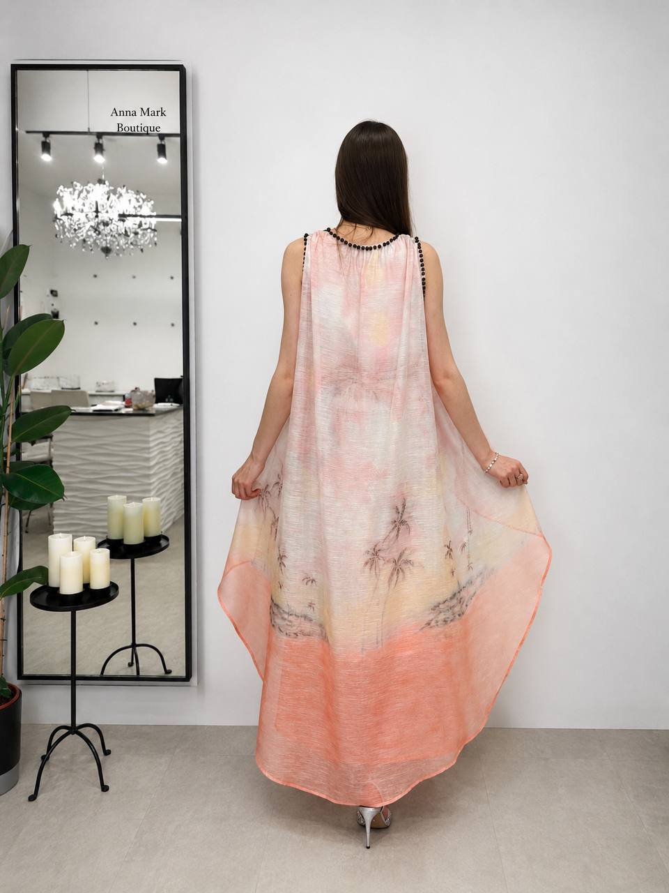 Vestido estampado de palmeras.