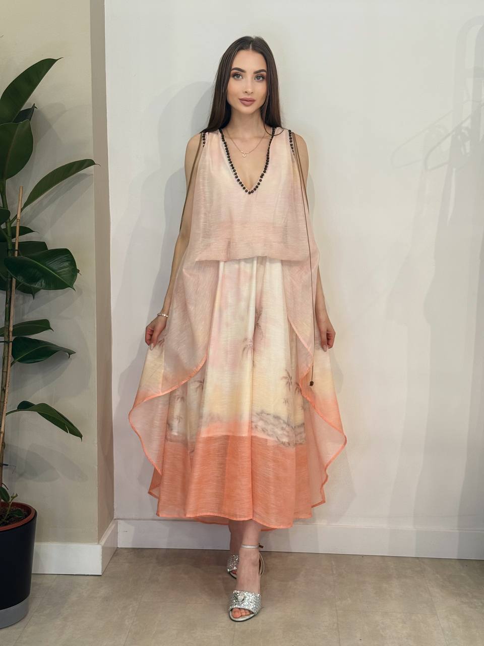 Vestido estampado de palmeras.