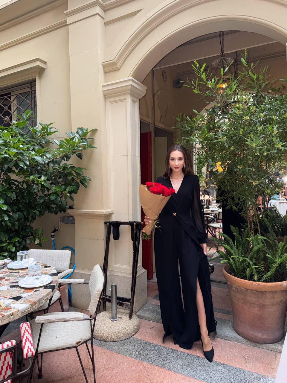 Sleeveless jumpsuit with gold button