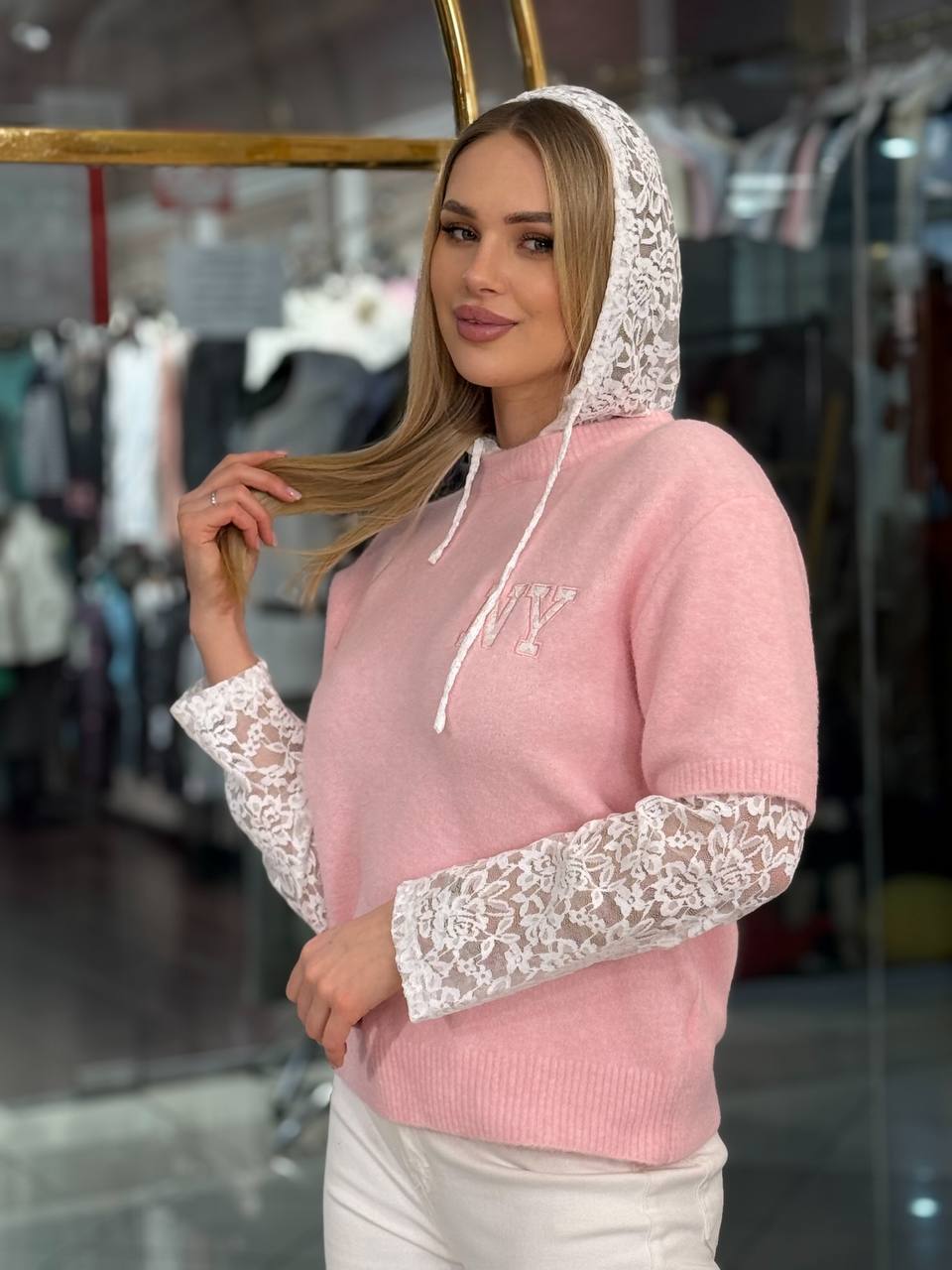 Camisa con capucha y encaje