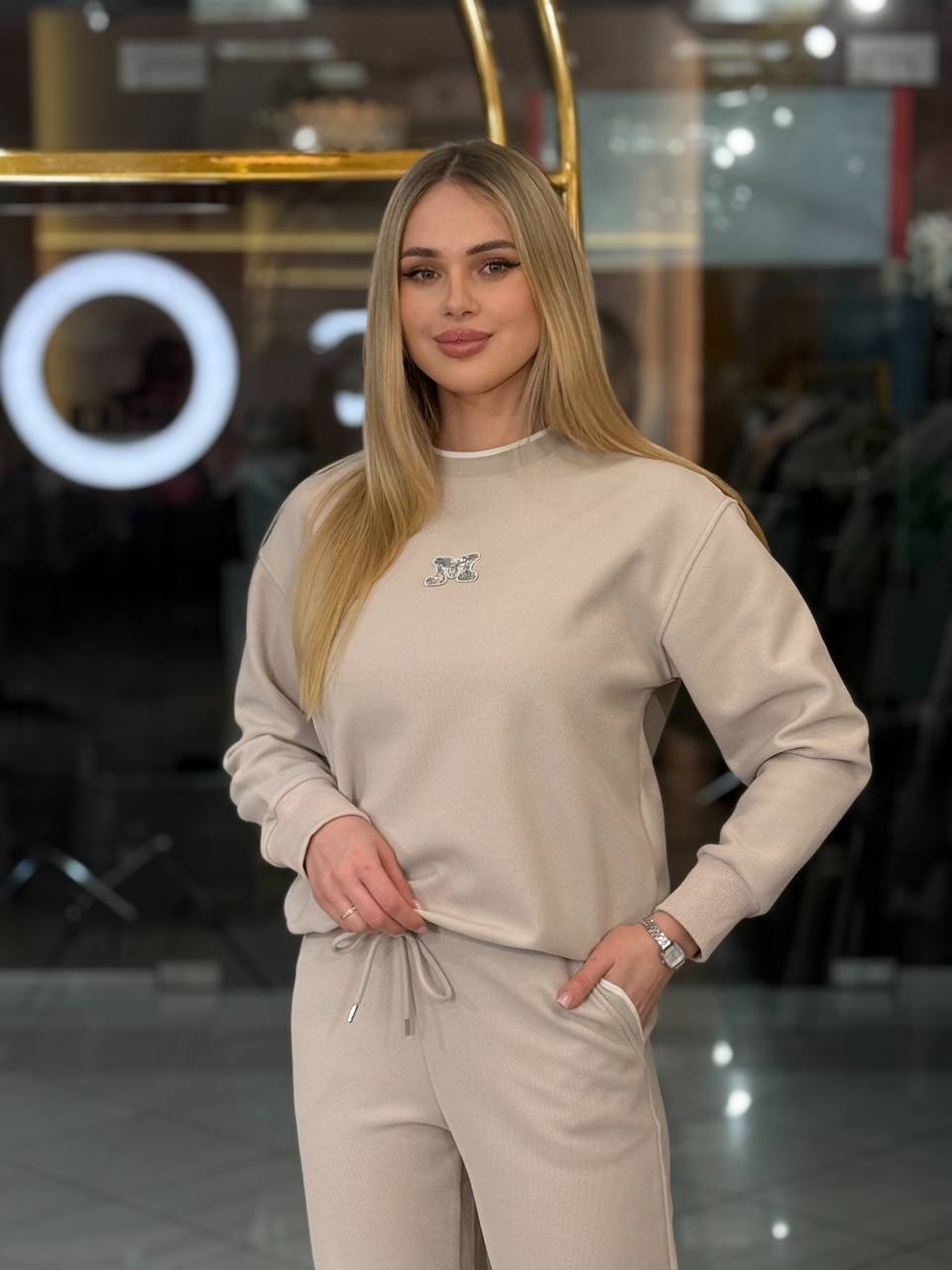 Conjunto con logotipo M