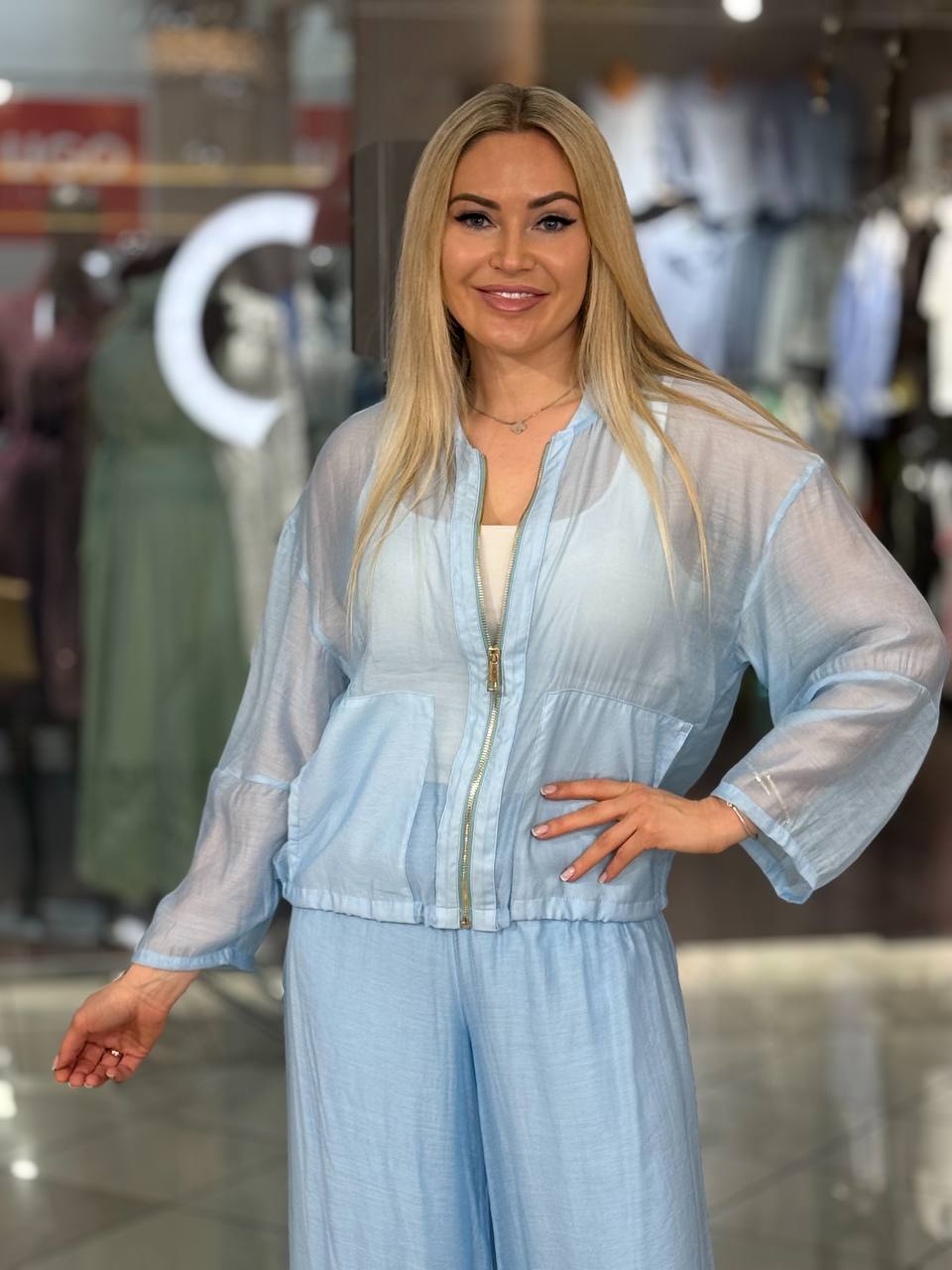 Conjunto de dos piezas estilo lino.