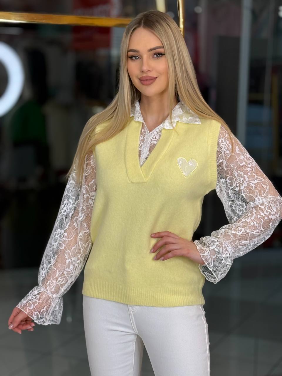 Suéter con corazón encaje.