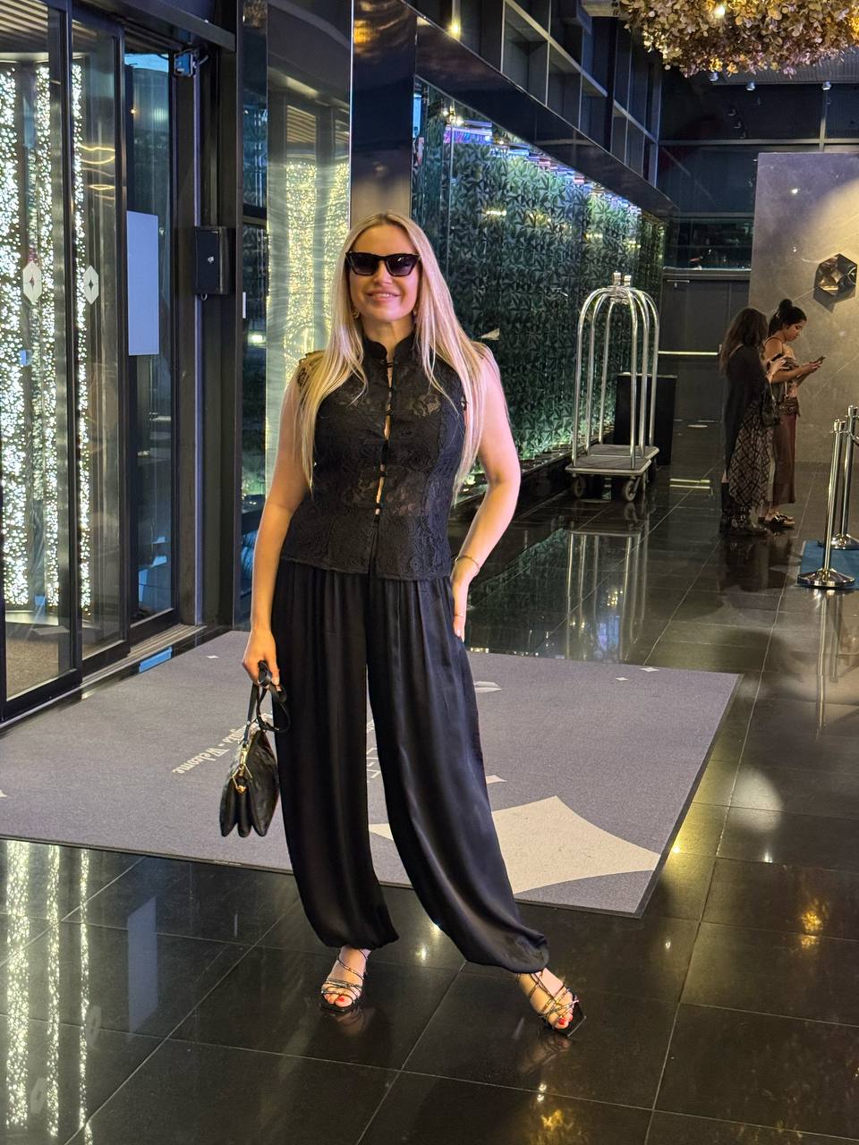 Conjunto de Encaje con Pantalón Aladino.