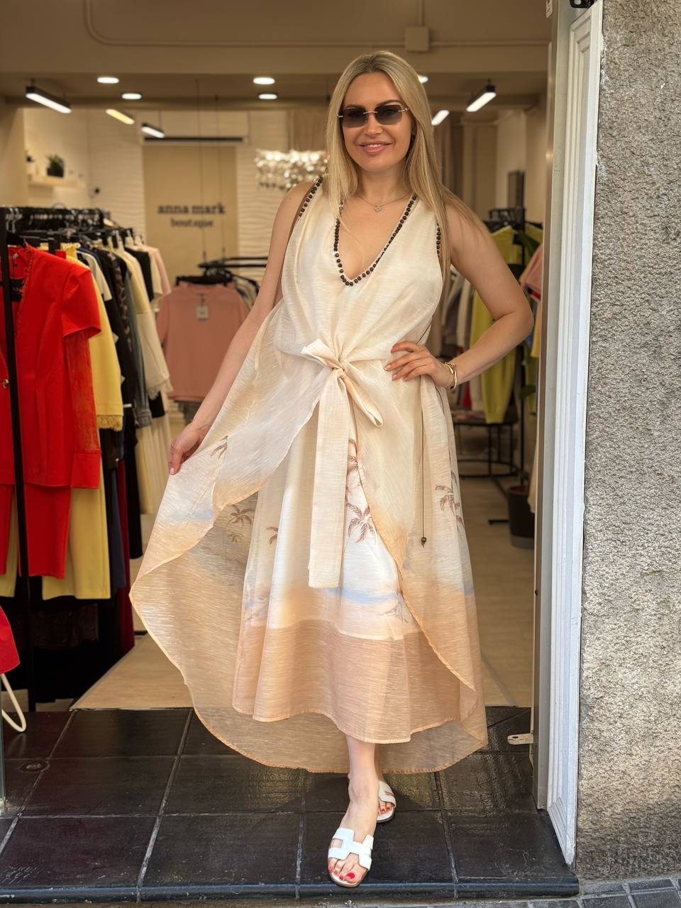 Vestido estampado de palmeras.