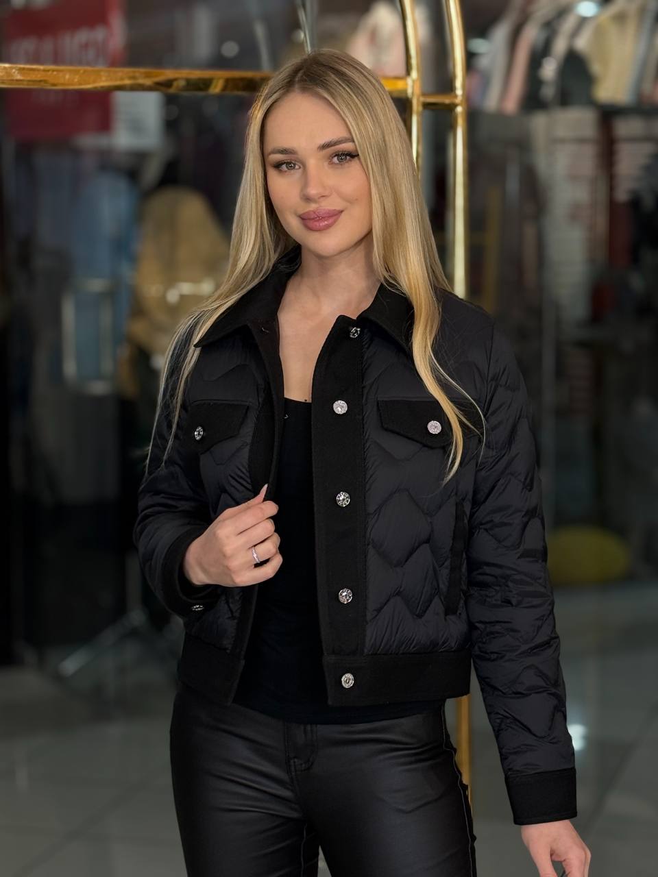 Chaqueta con botones plateados