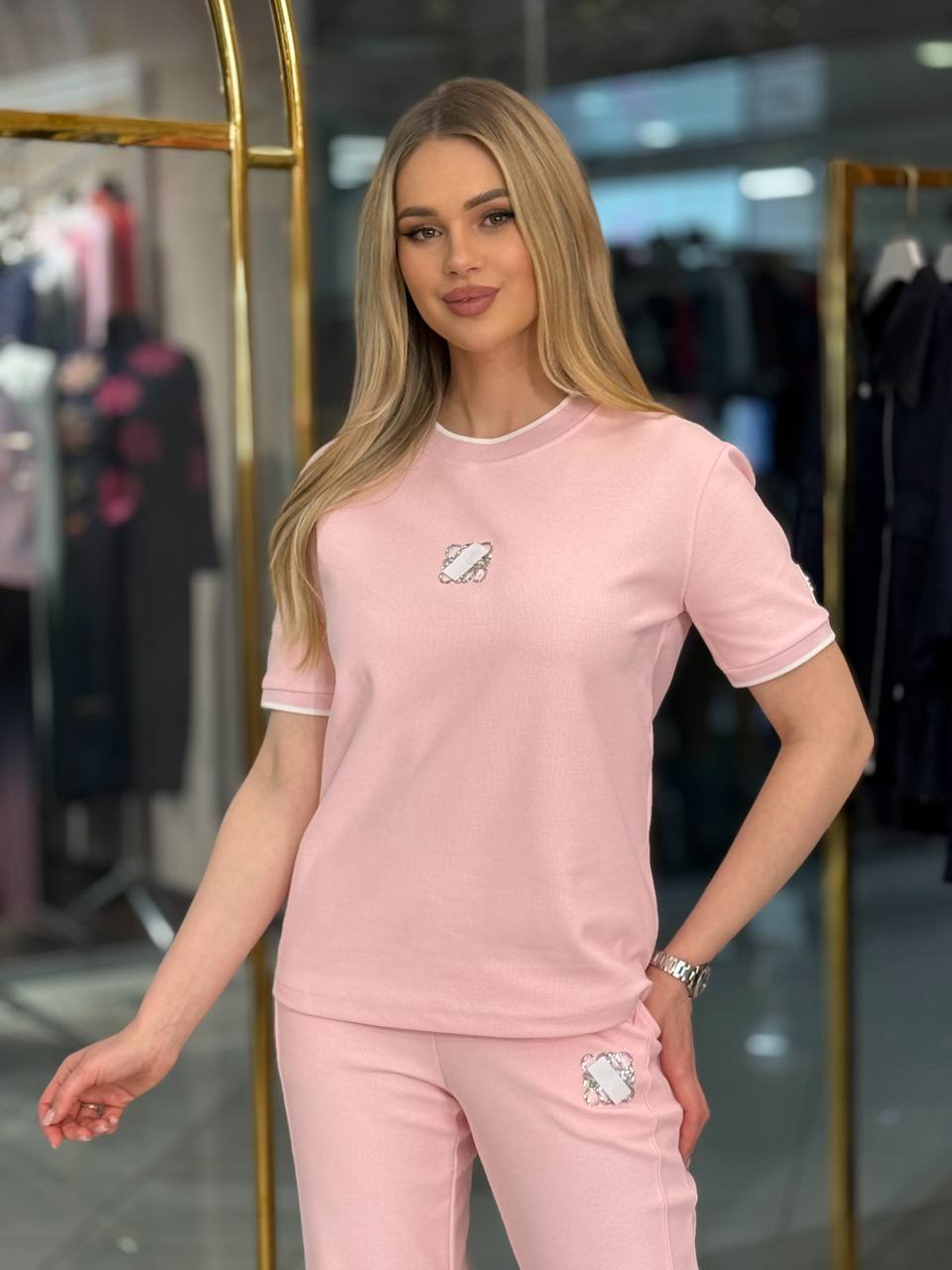 Conjunto con camiseta.