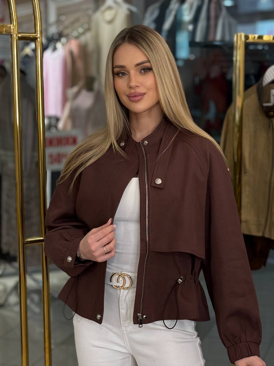 Trench de lino con botón dorado