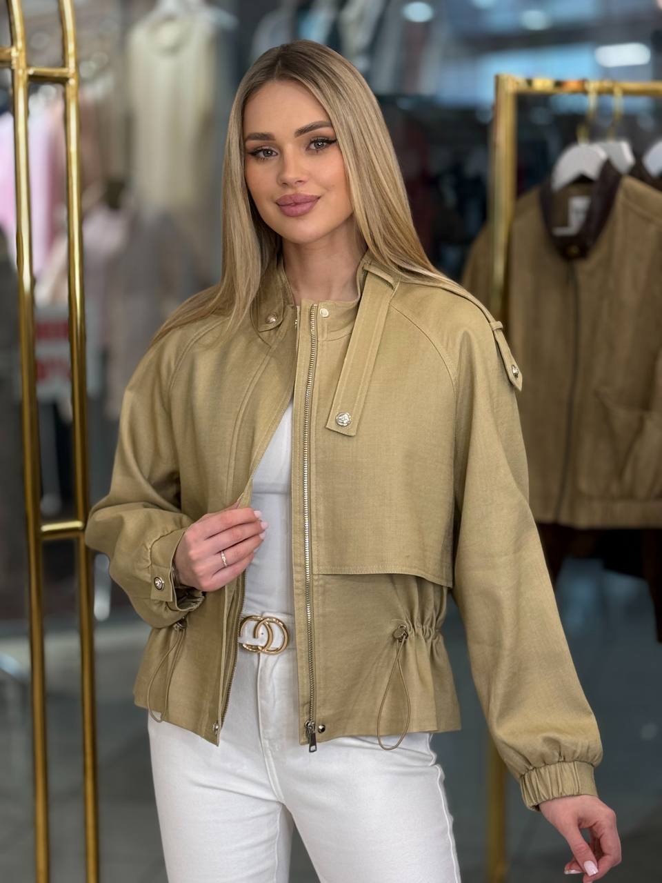 Trench de lino con botón dorado