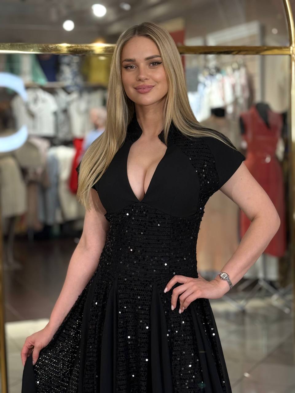 Vestido maxi con lentejuelas.