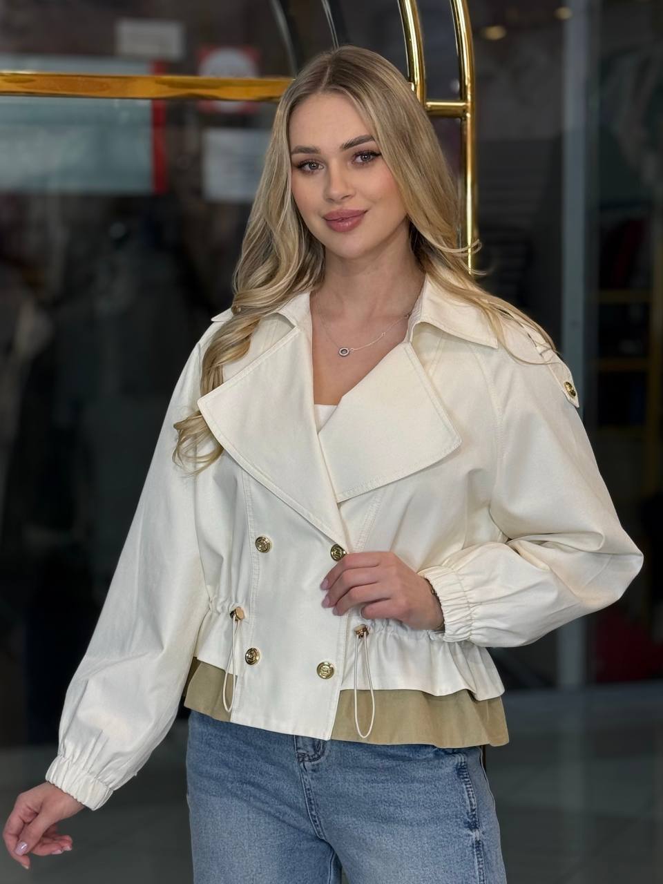 Bomber con cuello fruncido.
