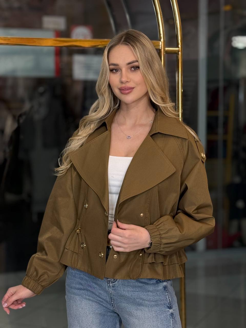 Bomber con cuello fruncido.