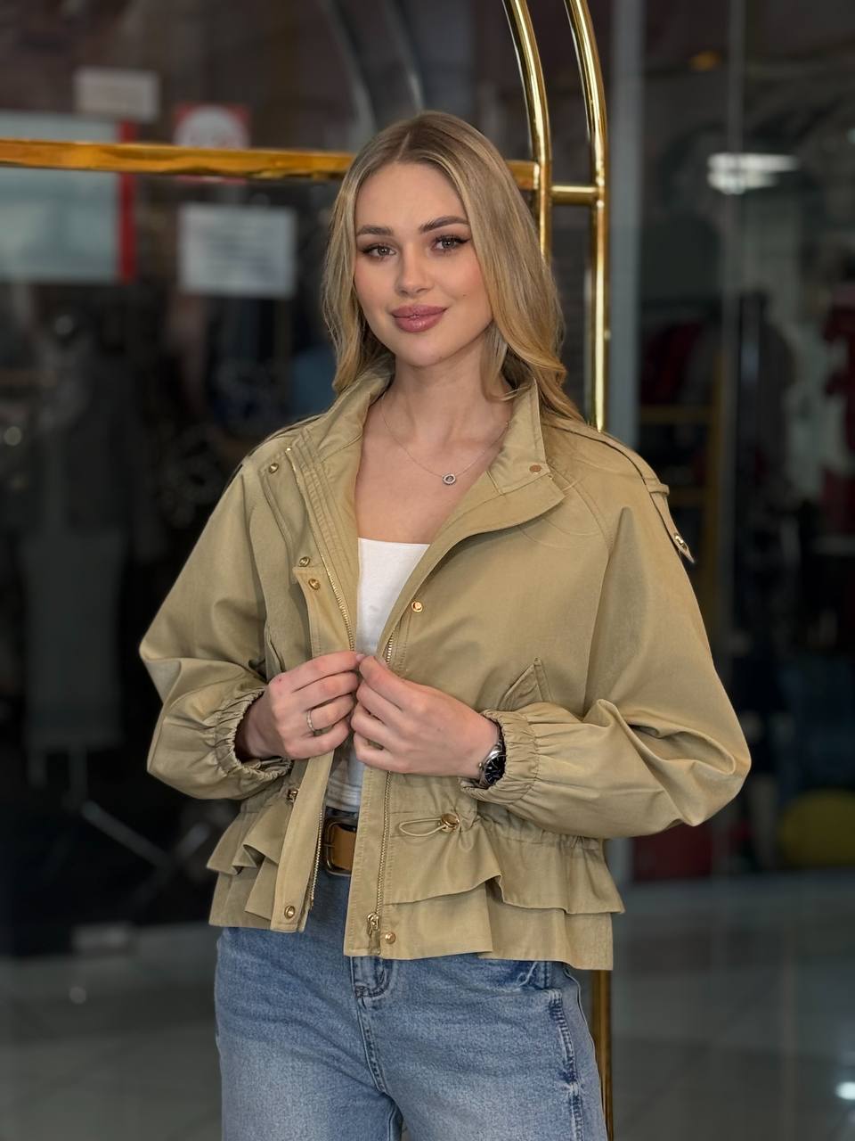 Bomber con bajo dividido.