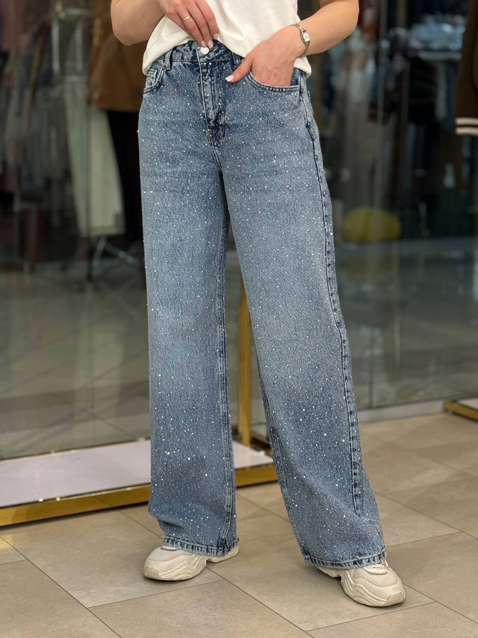 Jeans con pedrería en ambos lados