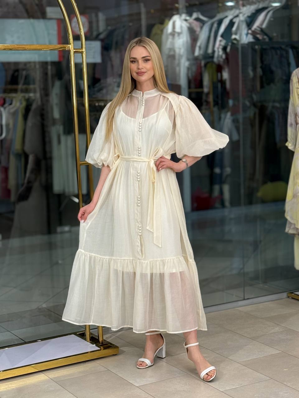 Vestido con mangas abullonadas.