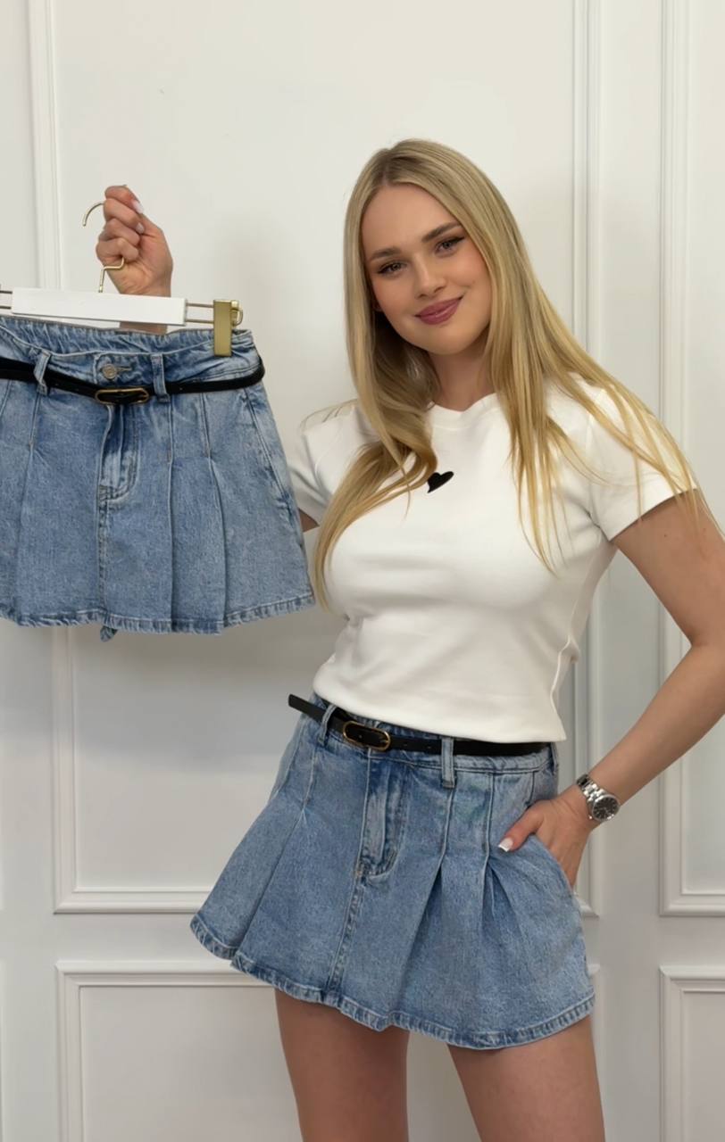 Falda pantalón con cinturón.