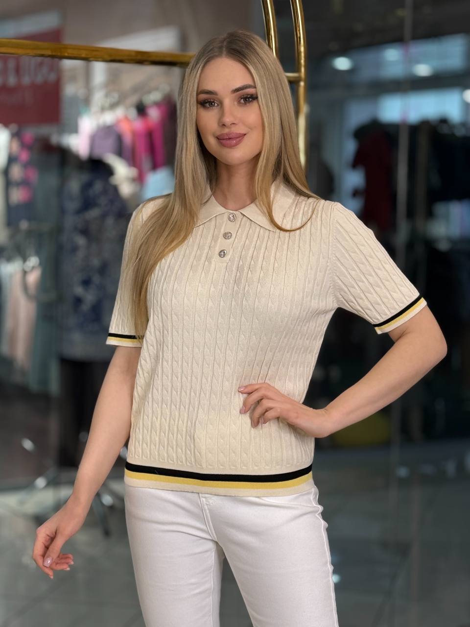 Polo con ribete de color
