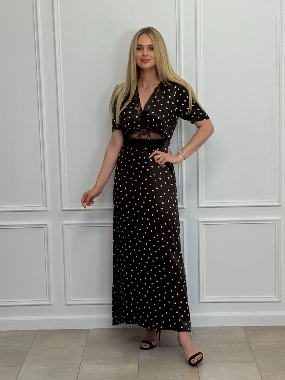 Vestido Satinado con  Encaje.