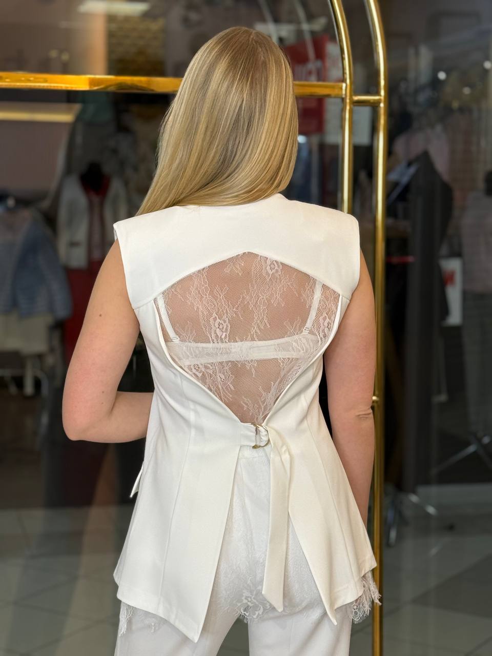 Conjunto de dos piezas con espalda de encaje