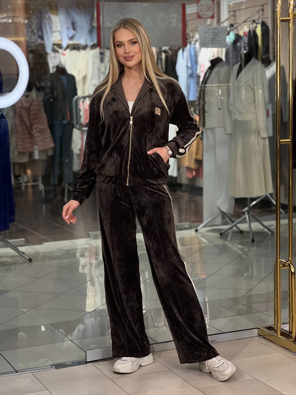 Traje de terciopelo con rayas