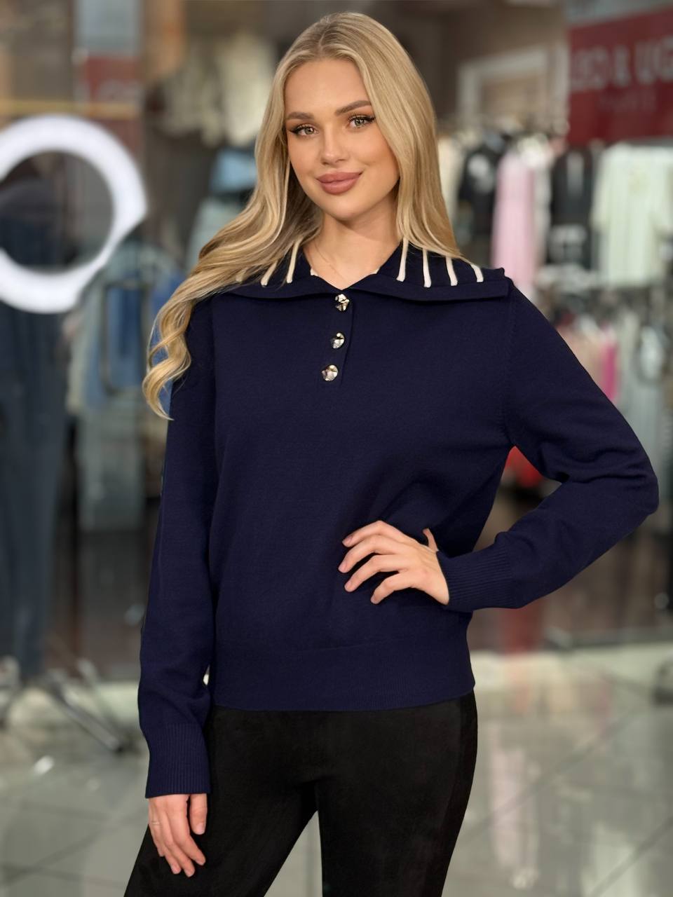 Suéter con detalles dorados