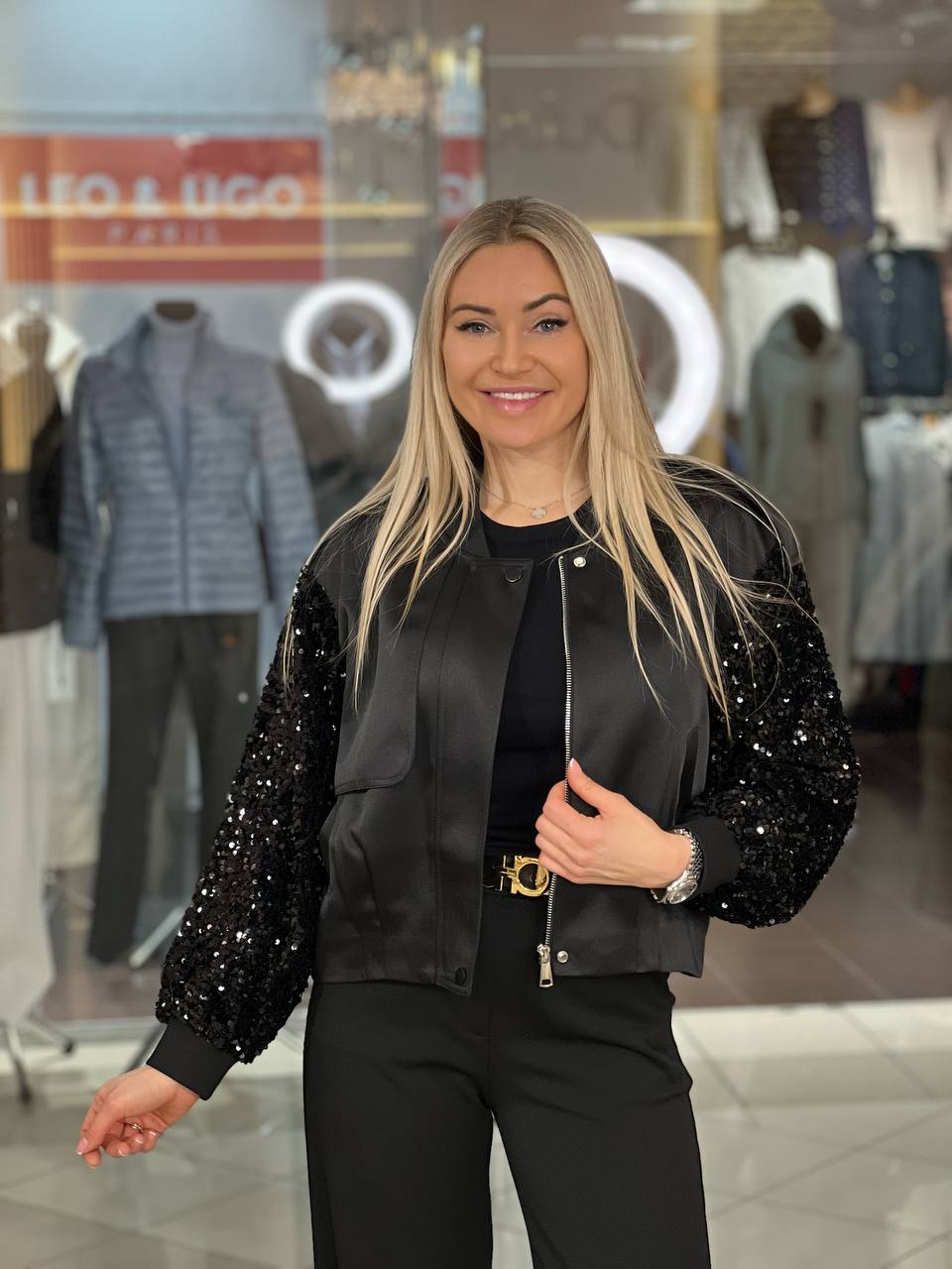 Chaqueta bomber con mangas de lentejuelas