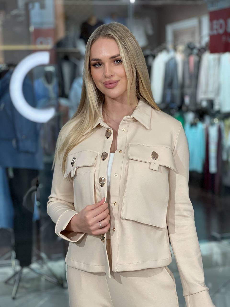 Traje con bolsillo cuadrado