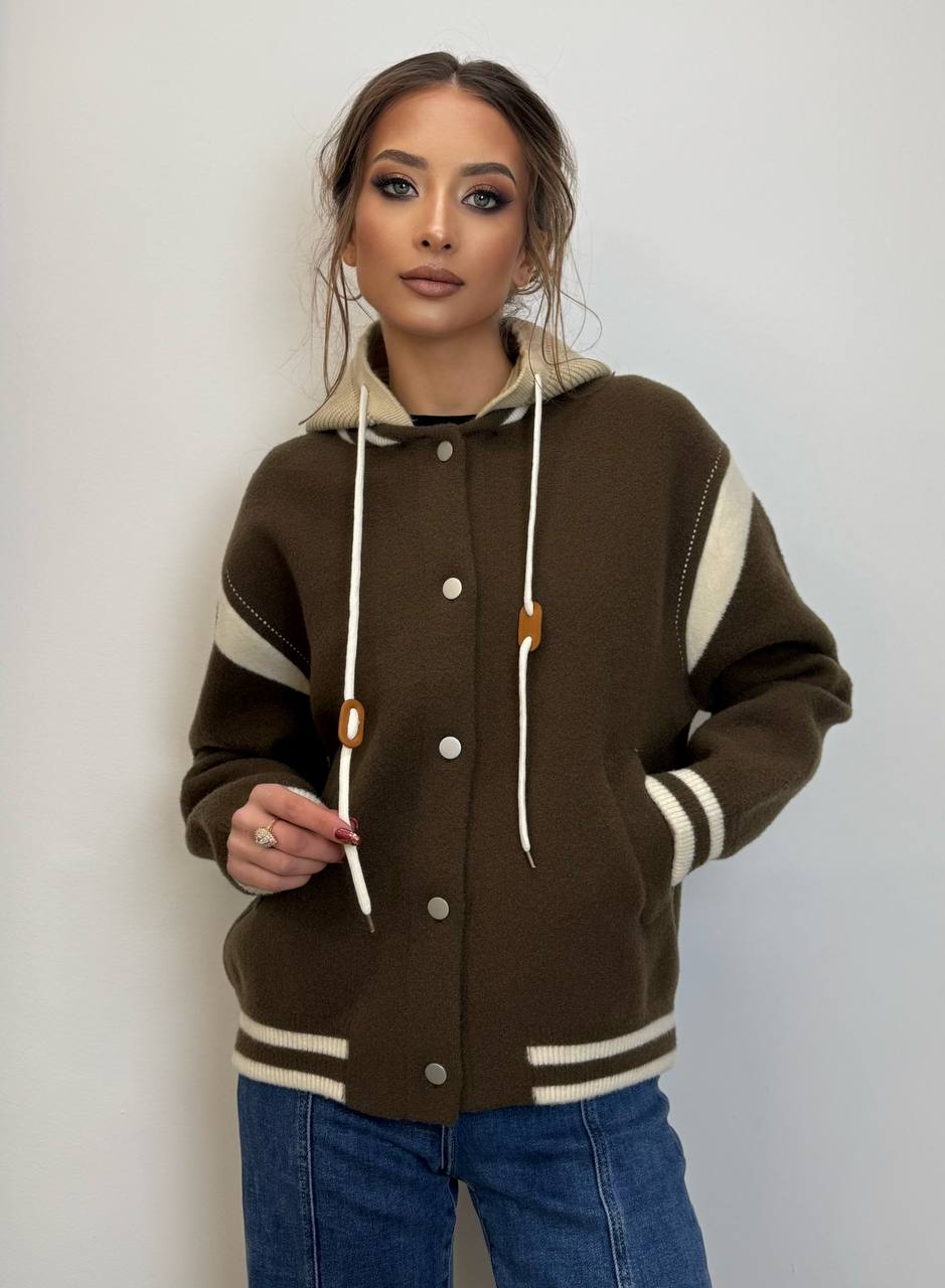 Bomber con capucha de punto