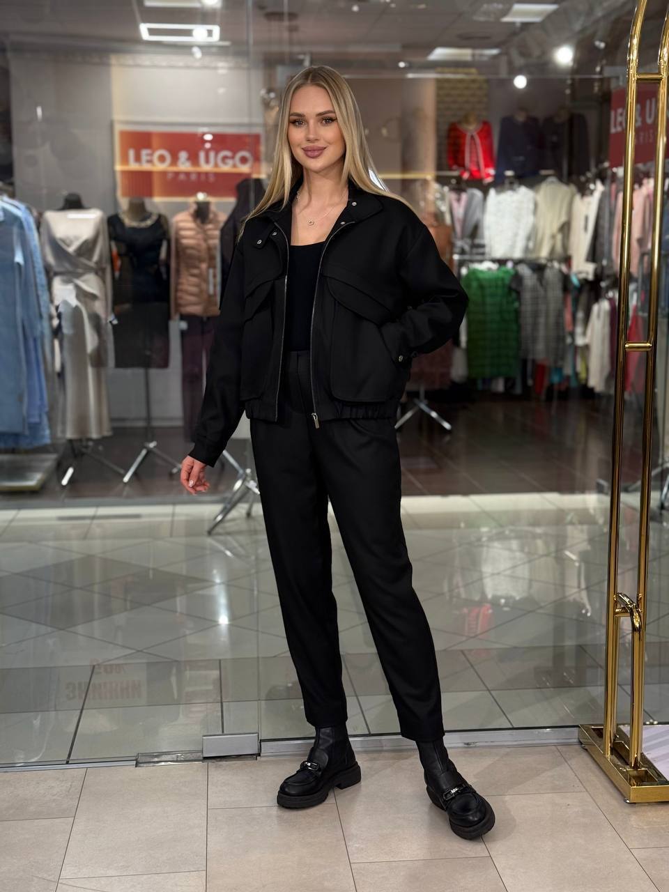 Traje con bolsillos grandes