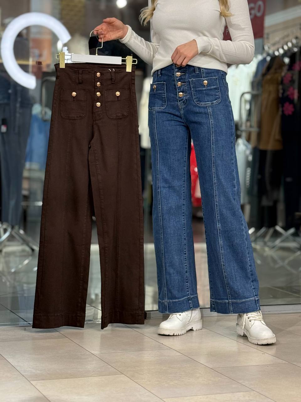 High-waisted jeans with gold buttons