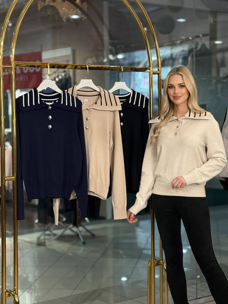 Suéter con detalles dorados