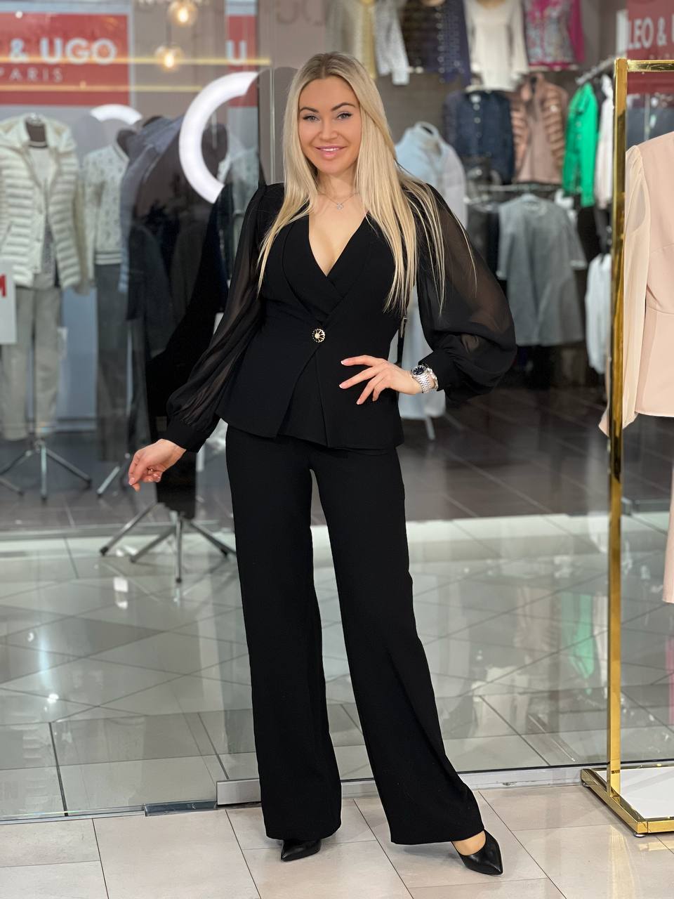 Disfraz con flor decorativa