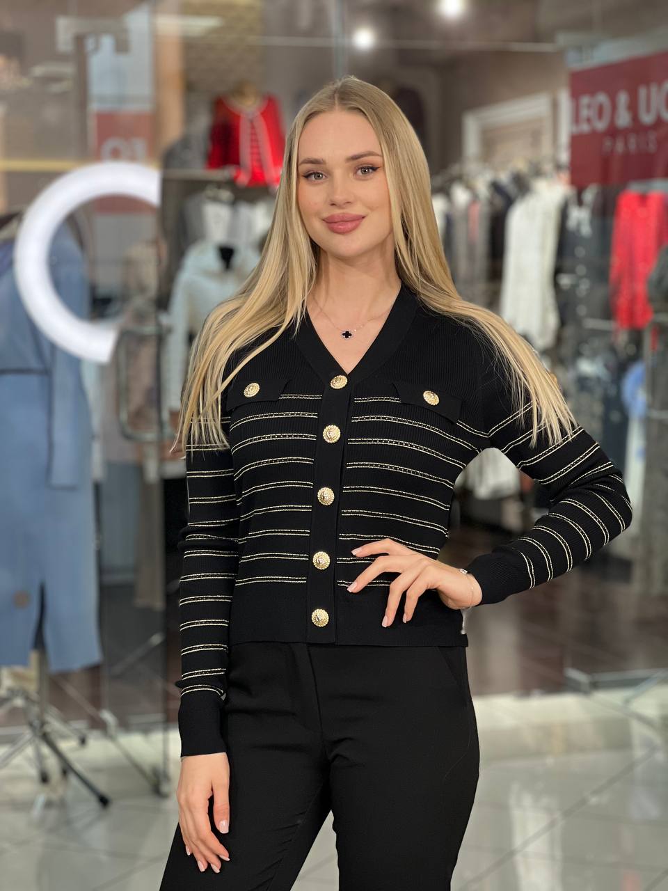 Cárdigan con rayas doradas