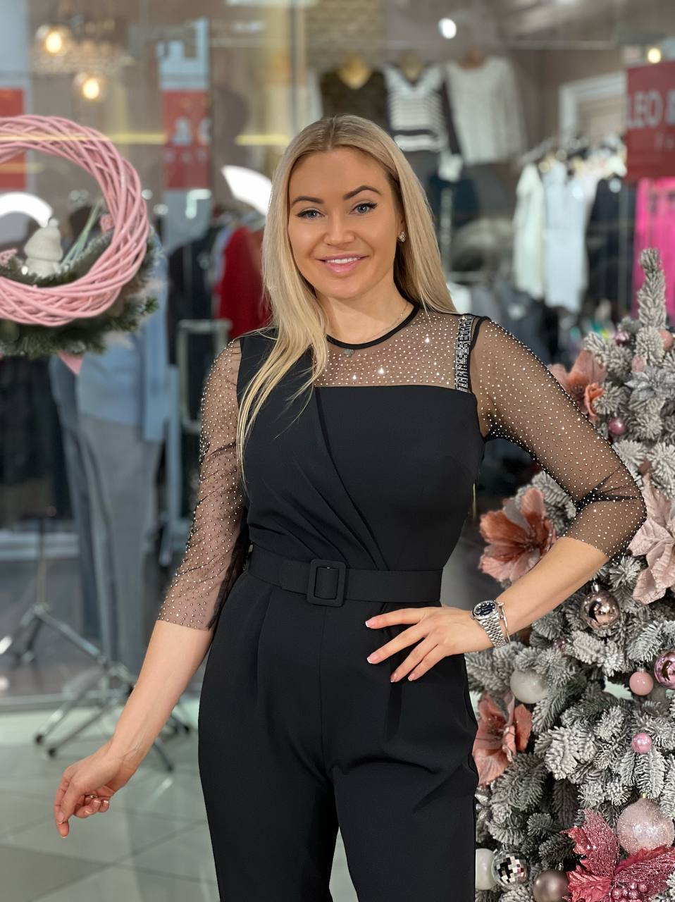 Mono "On the Smell" con piedras brillantes