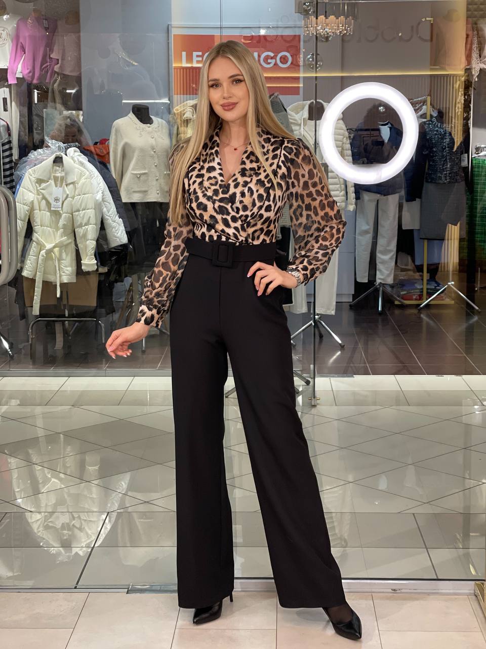 Mono con estampado de leopardo