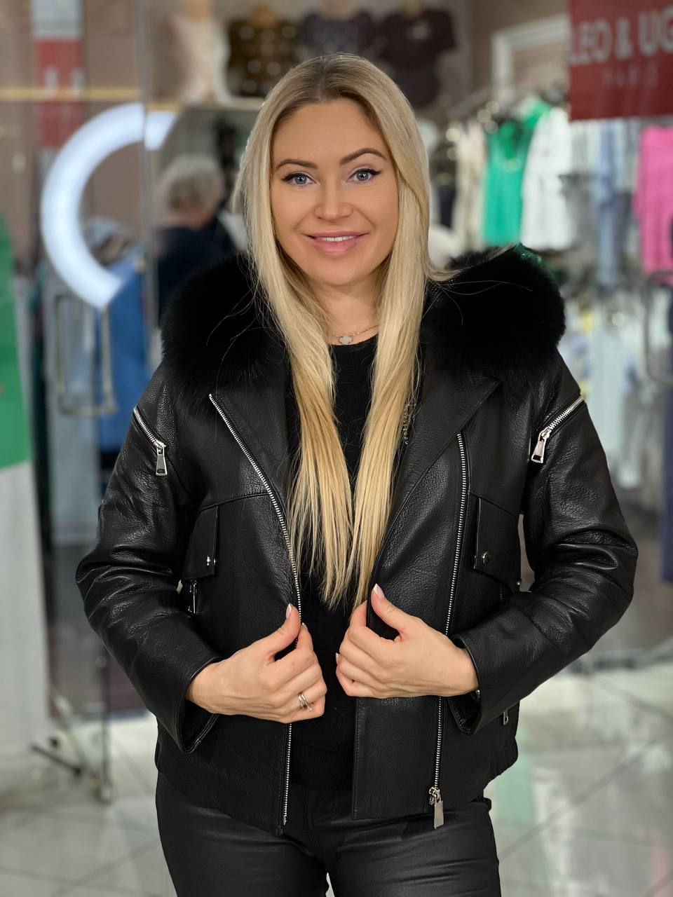 Chaqueta de cuero natural con cuello de piel