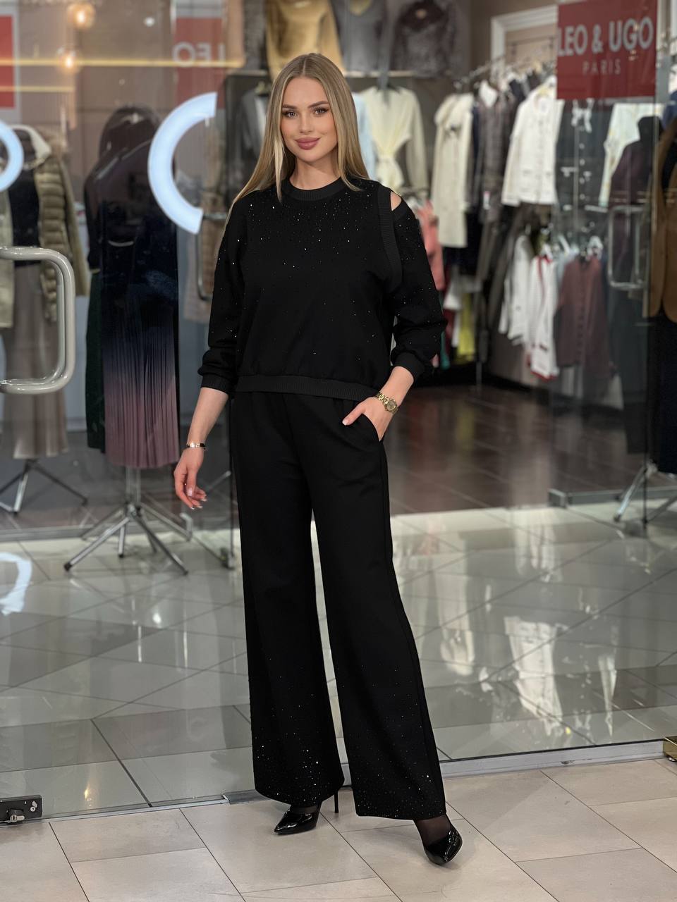 Traje clásico con decoración exquisita