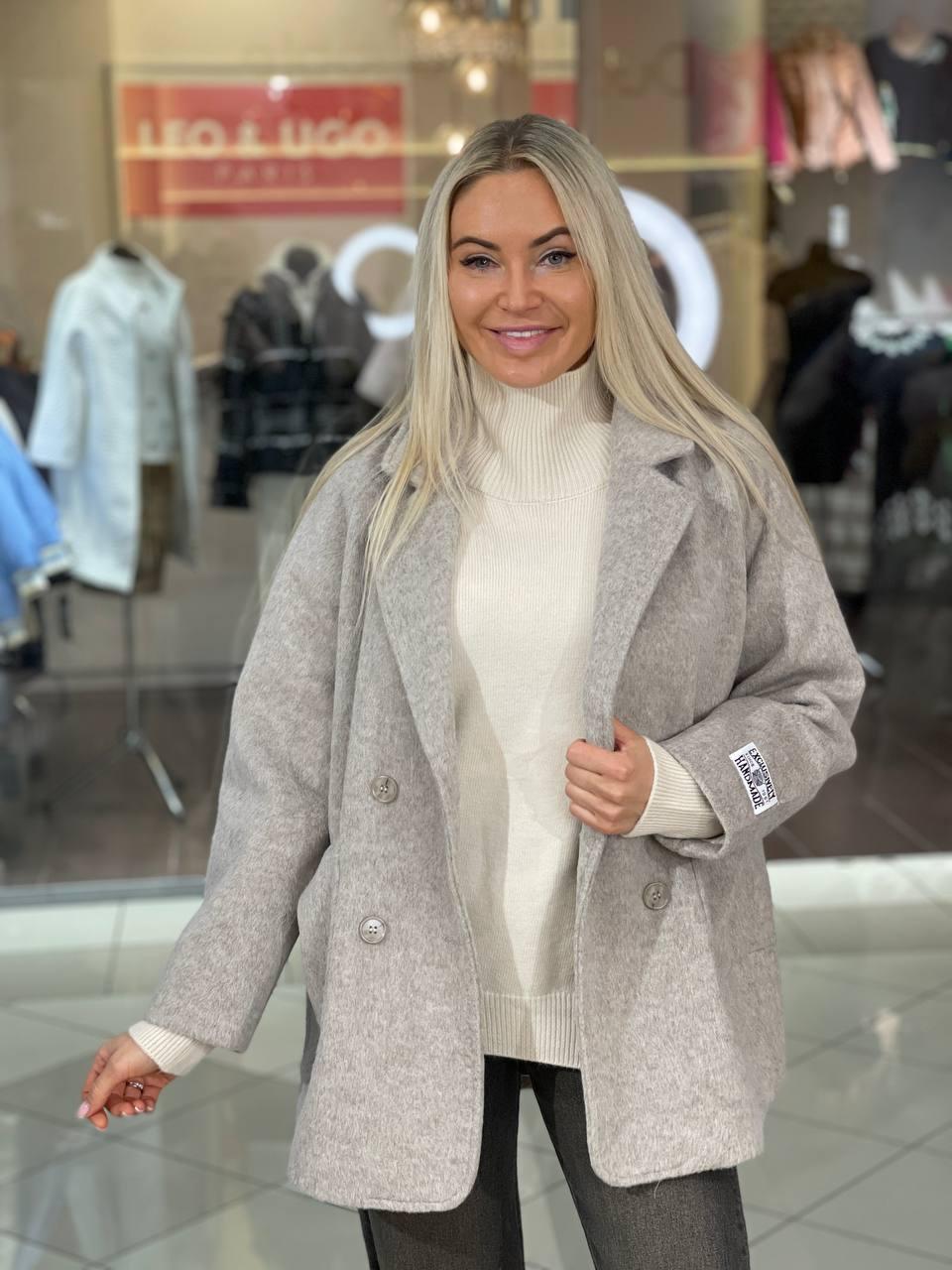 Abrigo corto básico