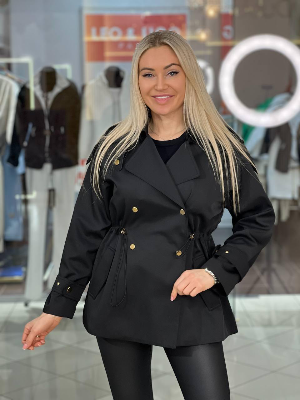 Trench coat with adjustable waist